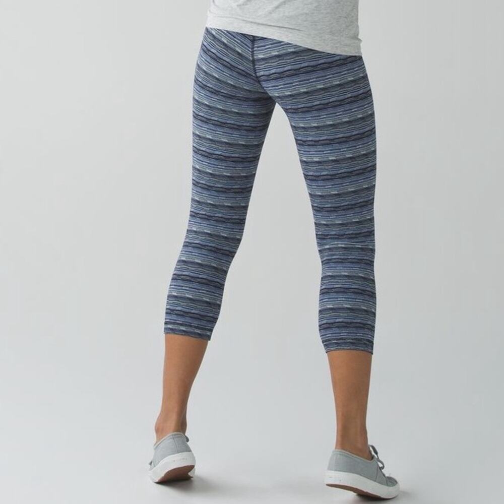 Lululemon Women’s Wunder Under Crop III Size 4 Space Dye Twist Sapphire Blue